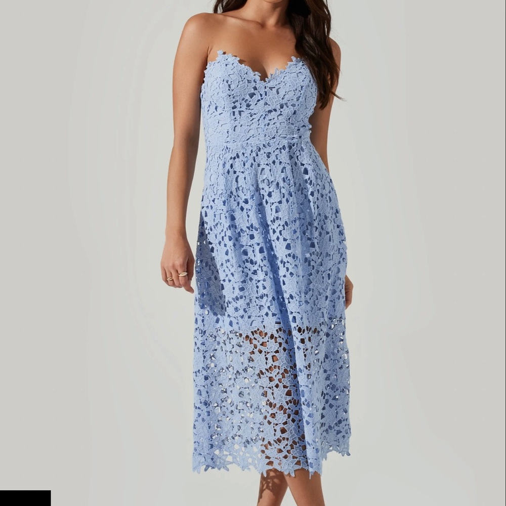 ASTR The Label Anaya Strapless MIDI Dress